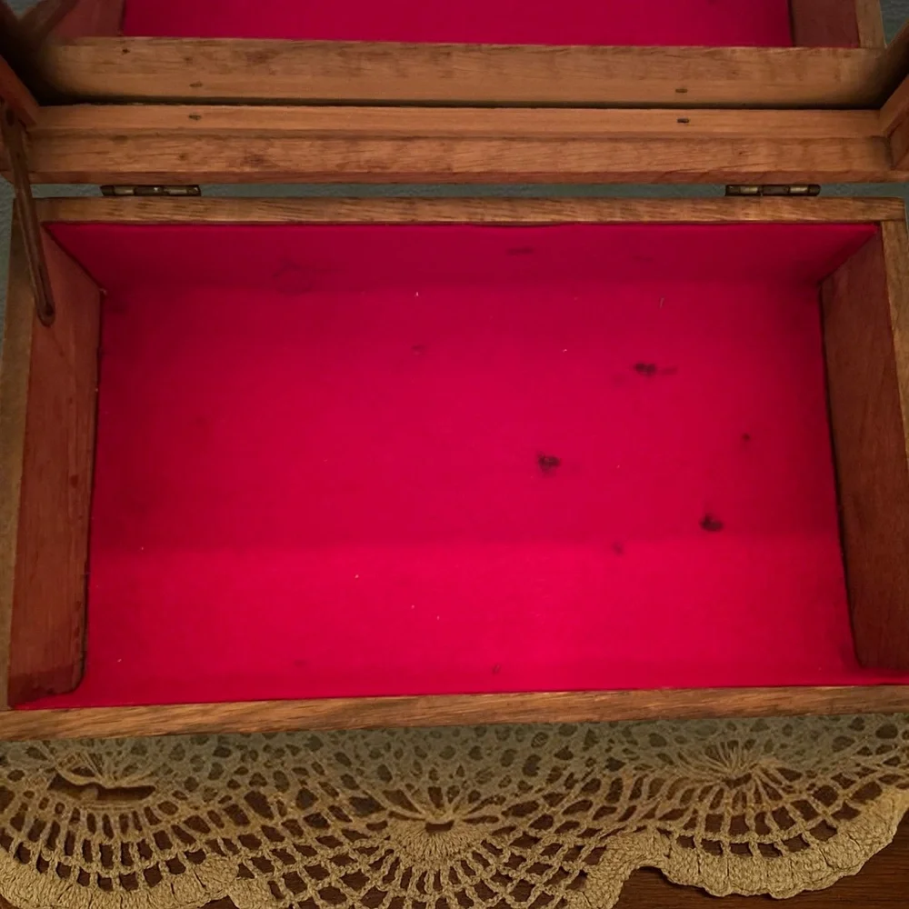 Vintage Solid Wood Carved Bow Candy Jewelry Box Dovetail Mirror Red Felt Lined - Picture 8 of 10